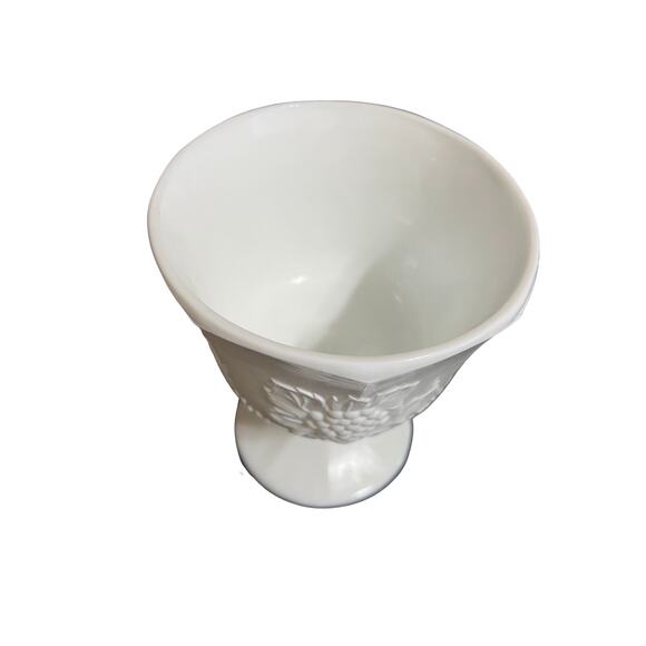 VTG White Milk Glass Pedestal Candy Dish Grapes And Vines Compote Dish - Picture 3 of 3